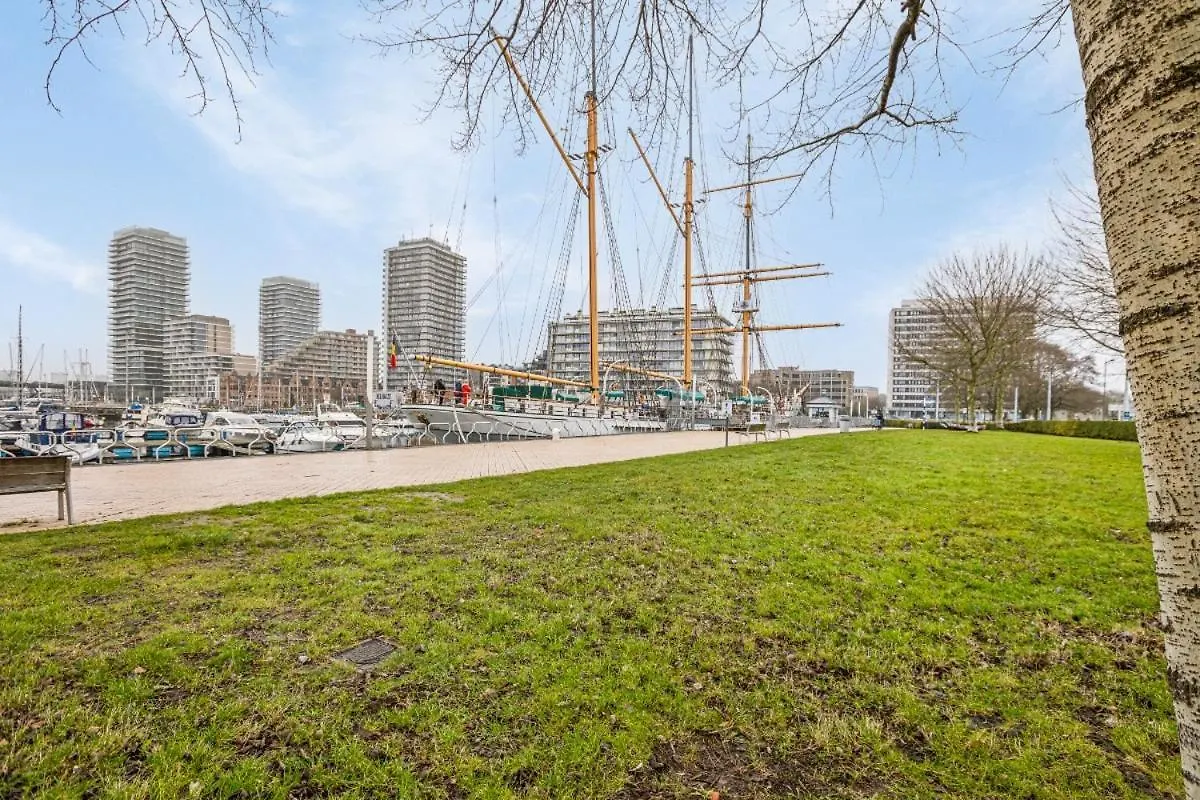 Gelijkvloers Appartement In Hartje Oostende 0*, 오스텐드
